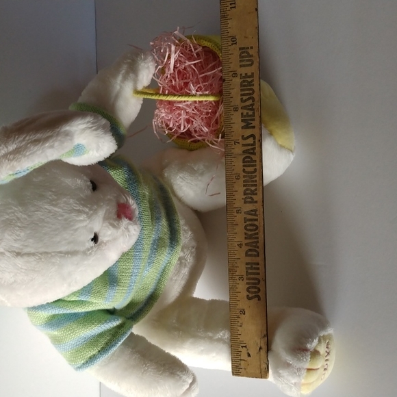 Bando toys USA, white bunny with basket and knitted green sweater paw has Godiva - Picture 10 of 11